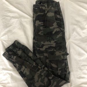 Never worn before, stretchy camp cargo joggers!